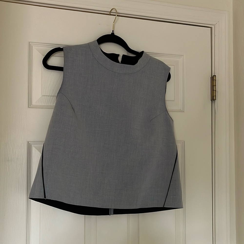 Structured sleeveless suit separate